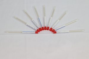 Que tăm bông trong ống